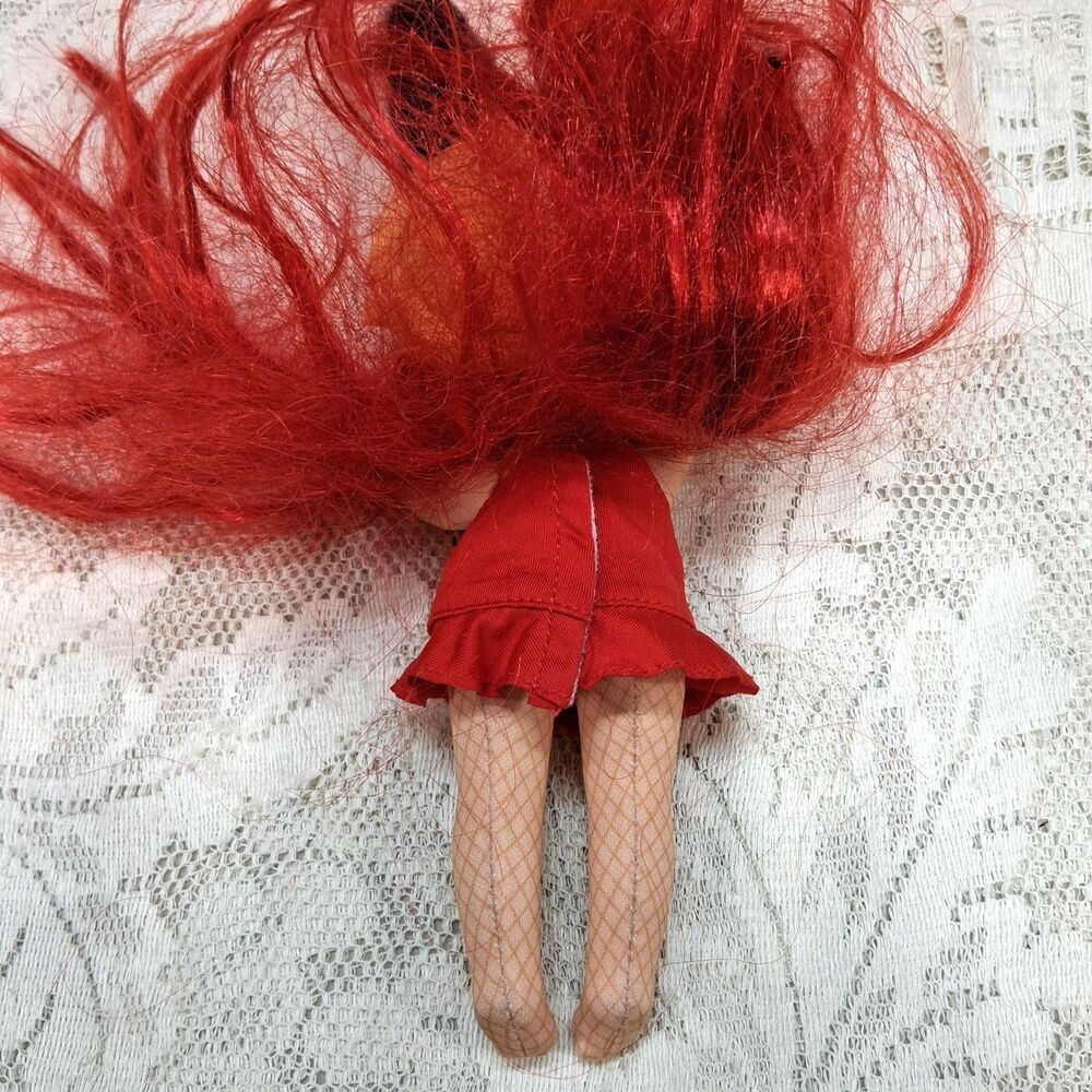 Na Na Na Surprise Roxie Foxy Doll With Red Fashion Dress & Fishnet Hose - Picture 5 of 5